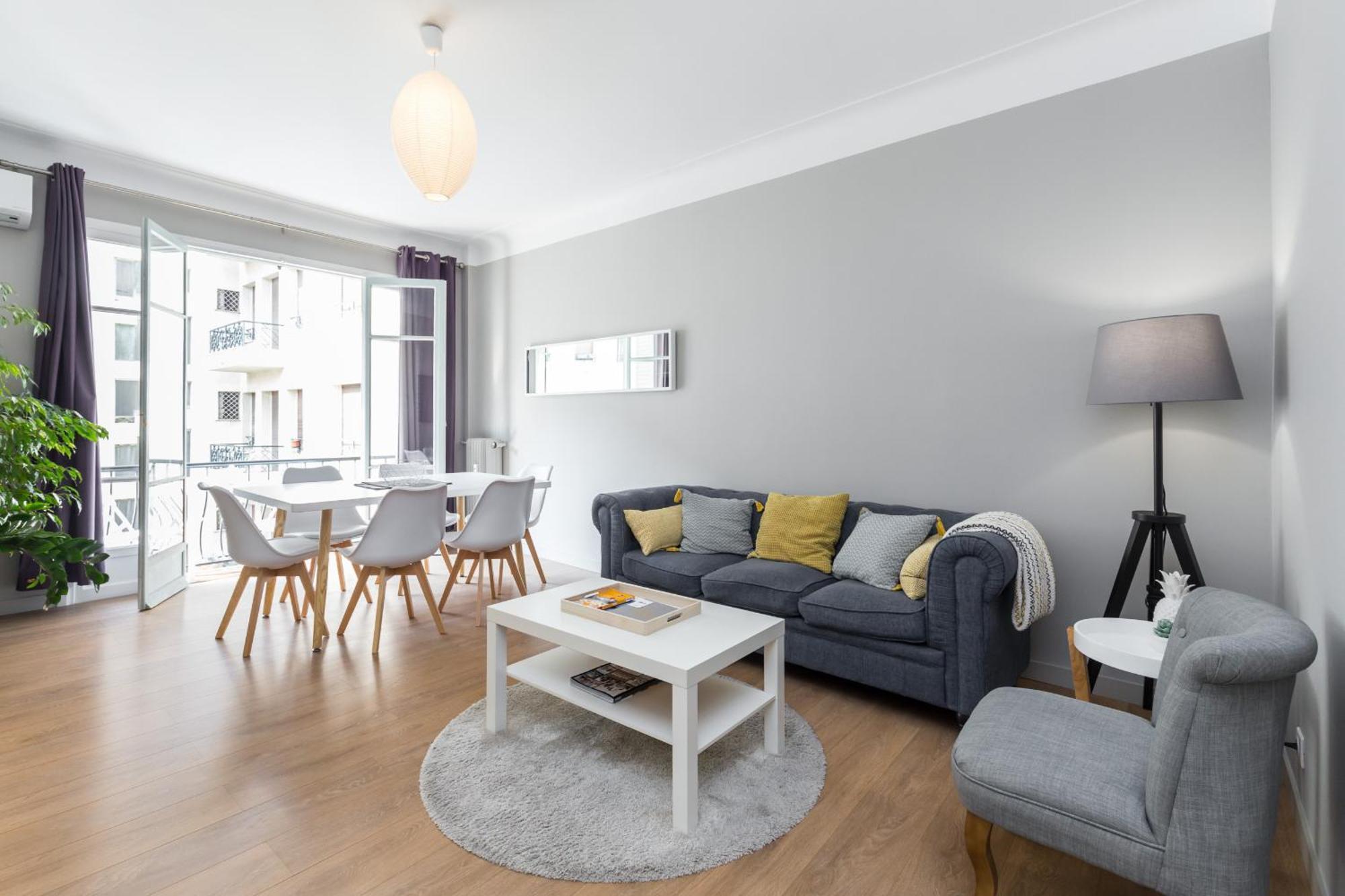 Ultra Large 2 Bdr Near Massena Square Appartement *